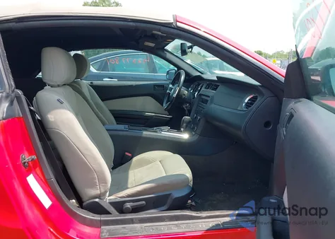 2014 Ford Mustang V6 из США, поврежденный, VIN 1ZVBP8EM4E5201342